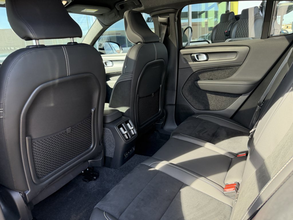 Used 2024 Volvo C40 P8 Recharge Ultimate w/ Protection Package Premier image 33