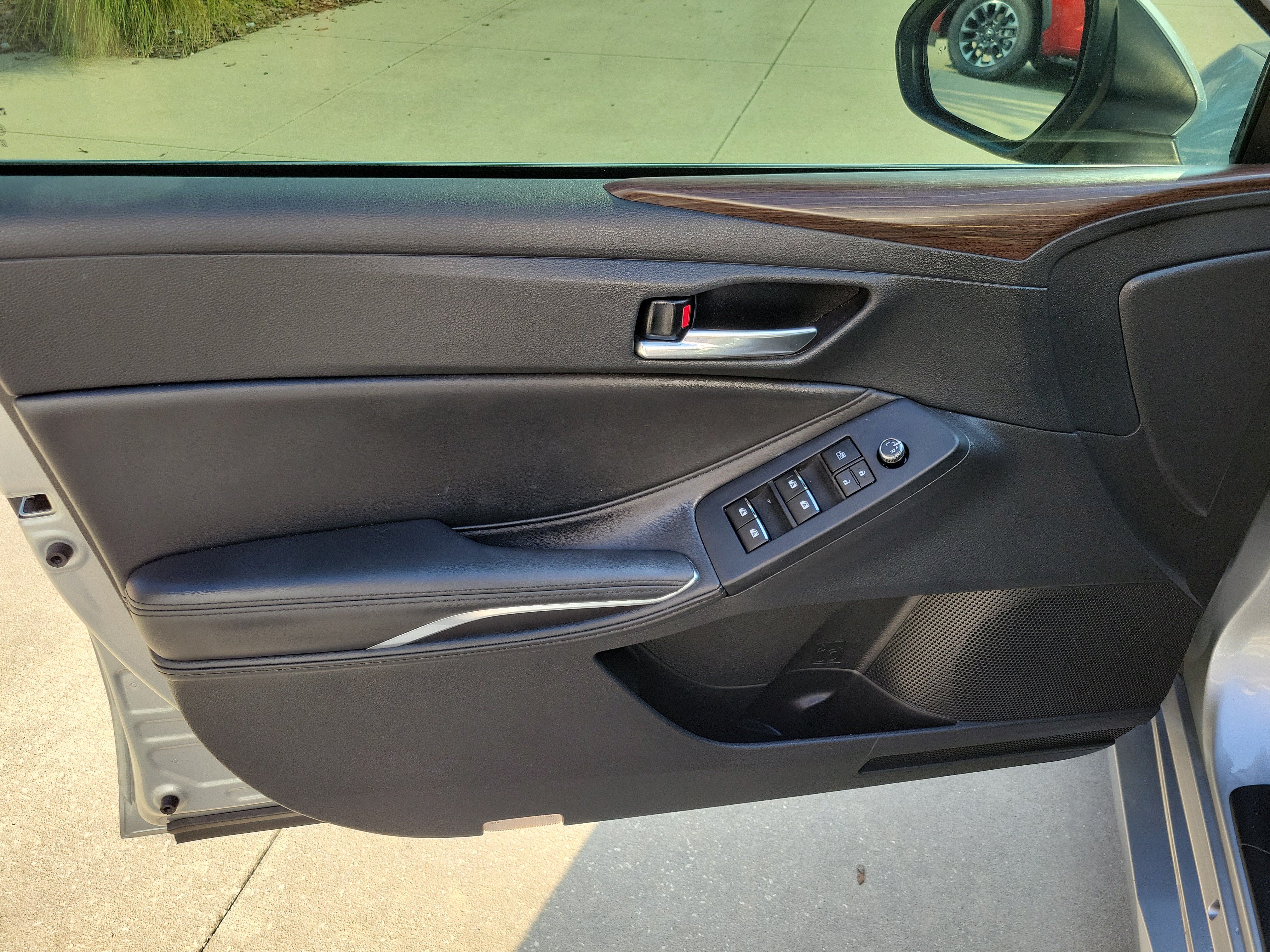 Used 2021 Toyota Avalon XLE w/ Moonroof Package FWD image 10
