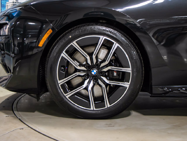 Used 2026 BMW 740i xDrive AWD/4WD image 7