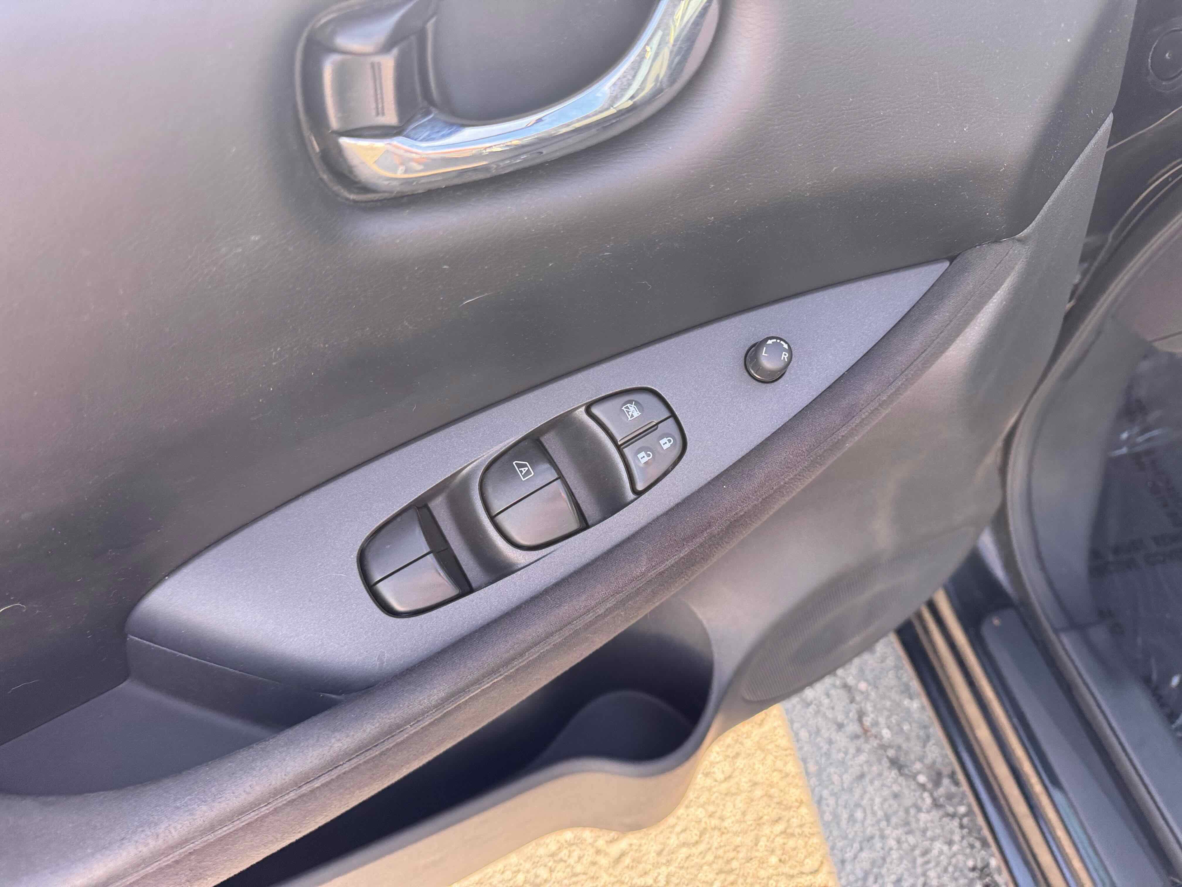 Used 2015 Nissan Leaf S w/ Charge Package image 17