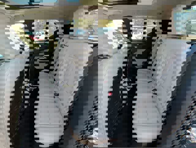 Used 2021 Volvo XC40 T5 Momentum w/ Protection Package Premier image 18