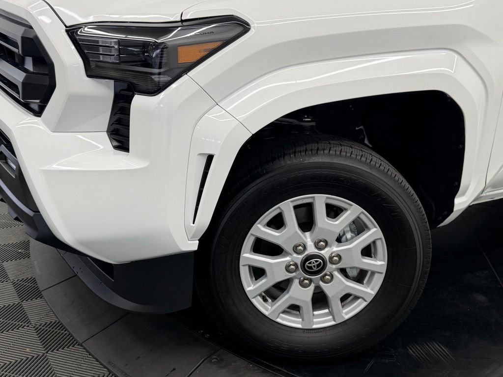 Used 2026 Toyota Tacoma SR5 AWD/4WD image 5