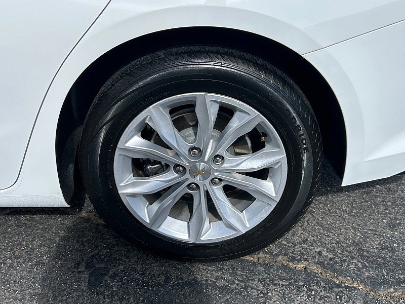 Used 2022 Chevrolet Malibu LT FWD image 12
