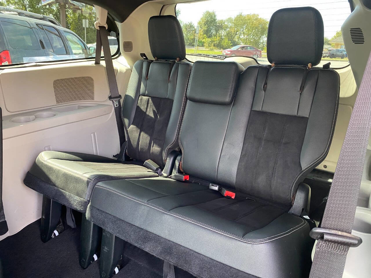 Used 2018 Dodge Grand Caravan SXT image 24