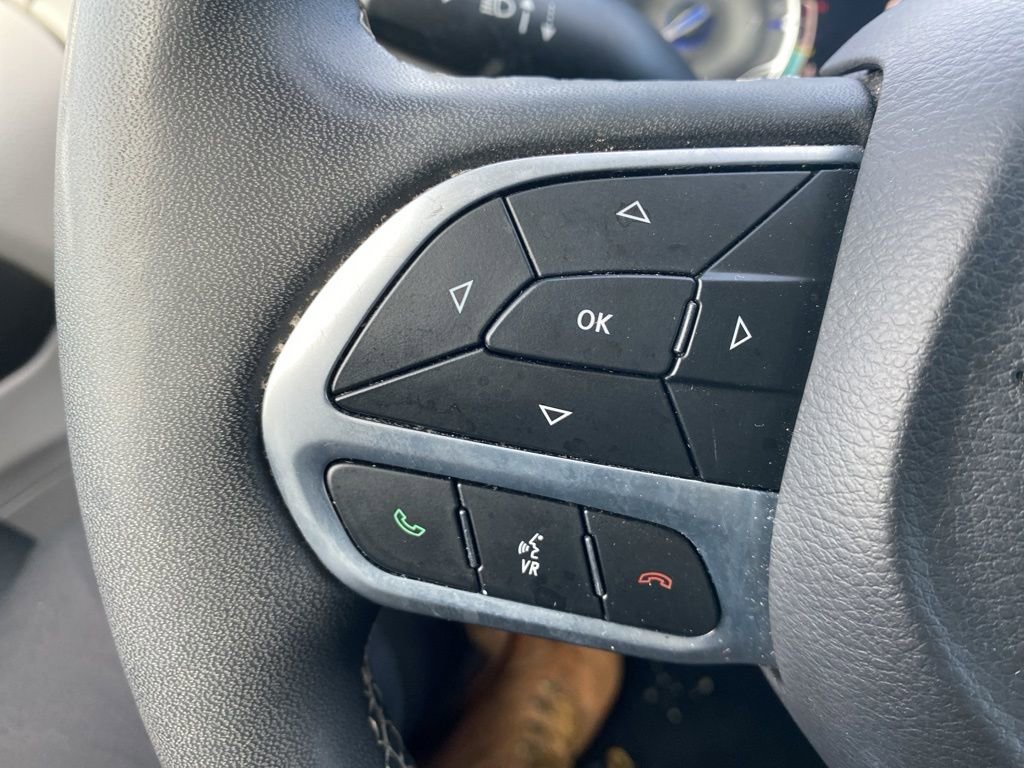 Used 2024 Chrysler Pacifica Touring-L image 14