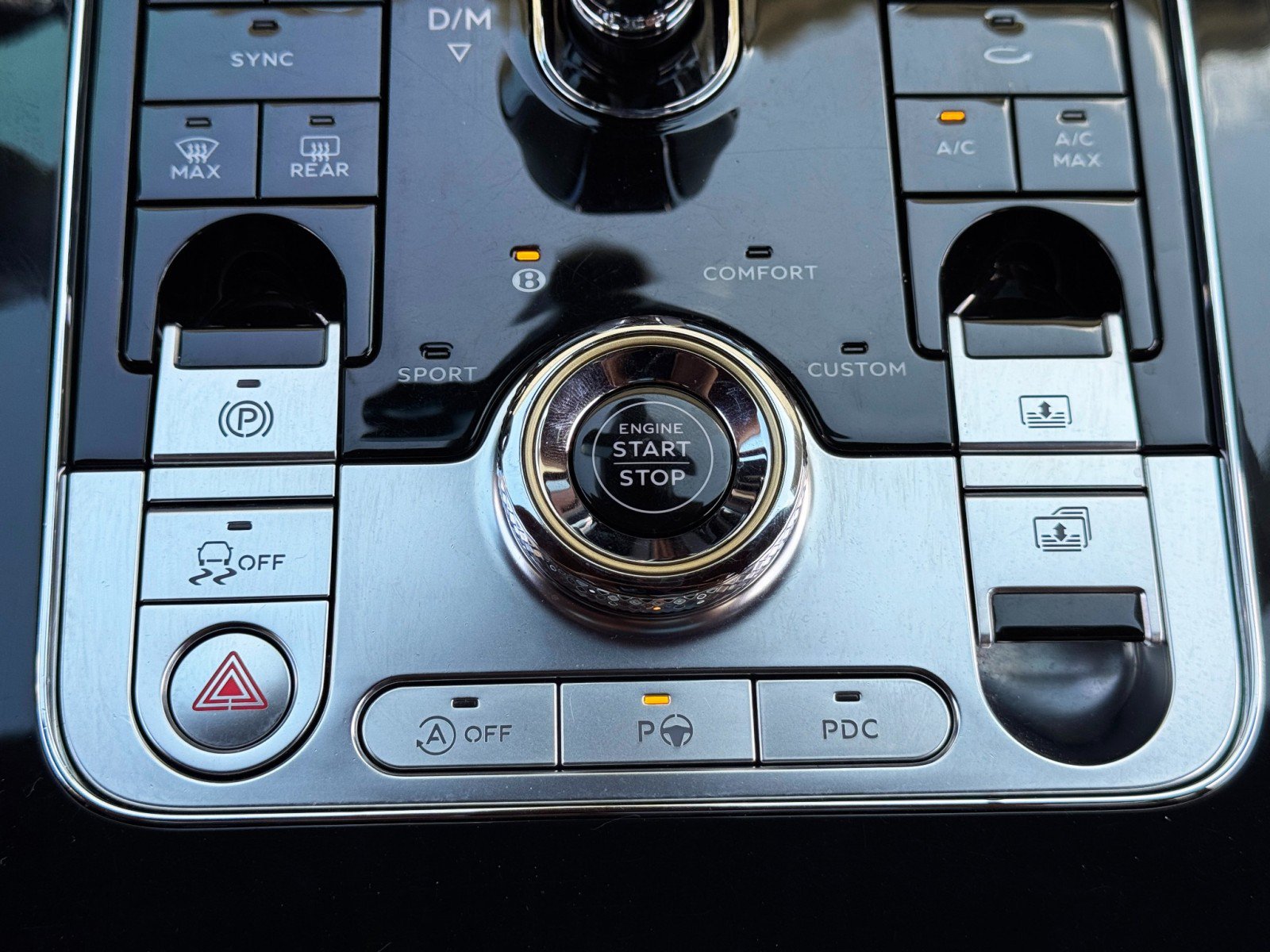 Used 2023 Bentley Flying Spur Azure AWD/4WD image 43
