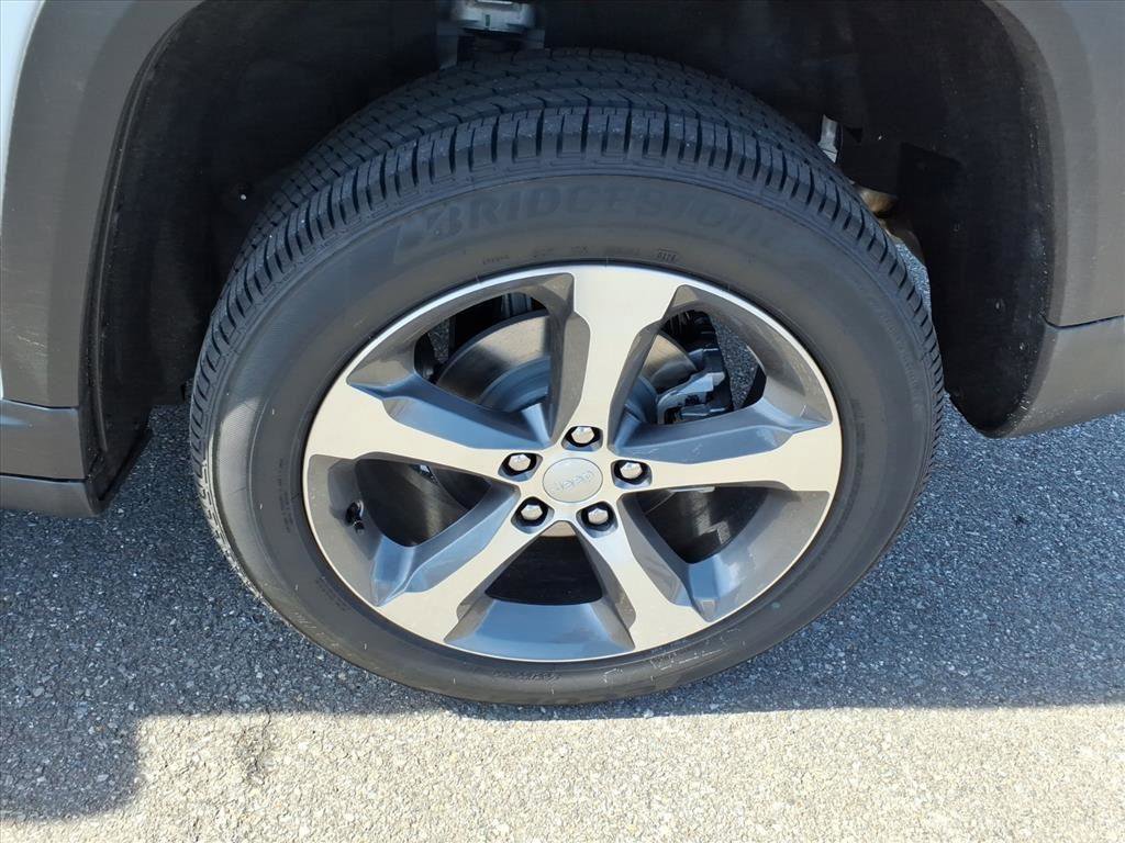 New 2026 Jeep Grand Cherokee Limited w/ Luxury Tech Group II image 8