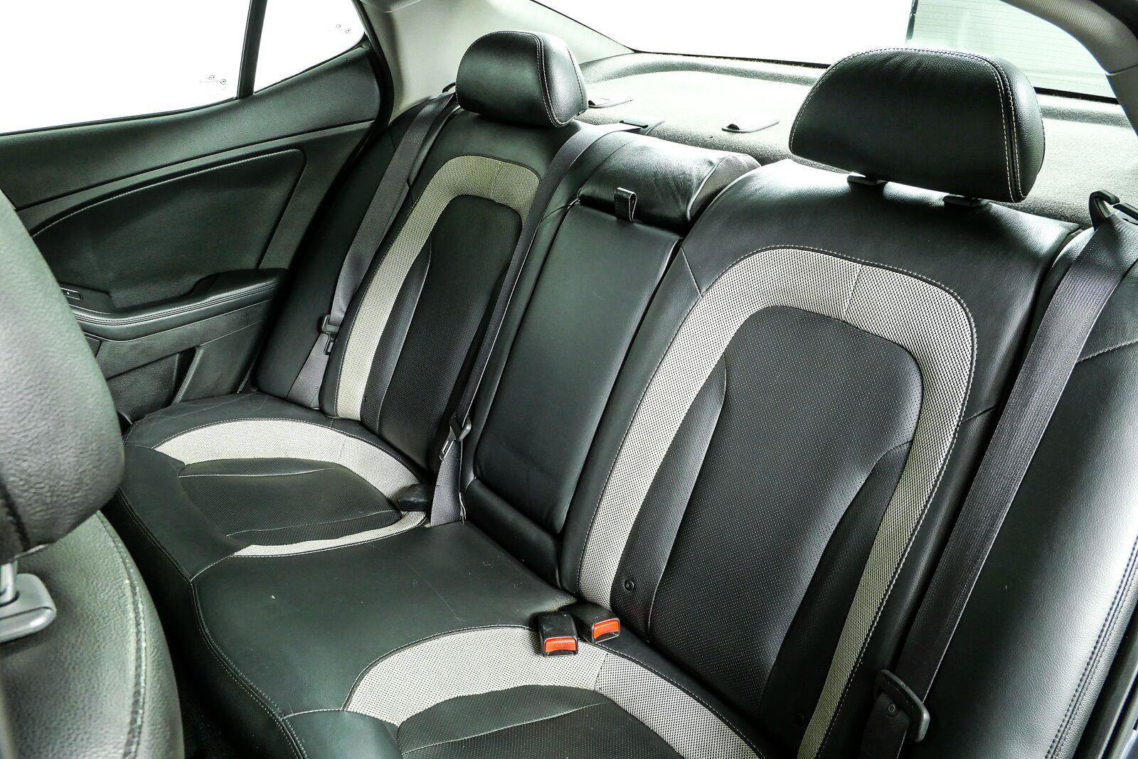 Used 2011 Kia Optima SX FWD image 16