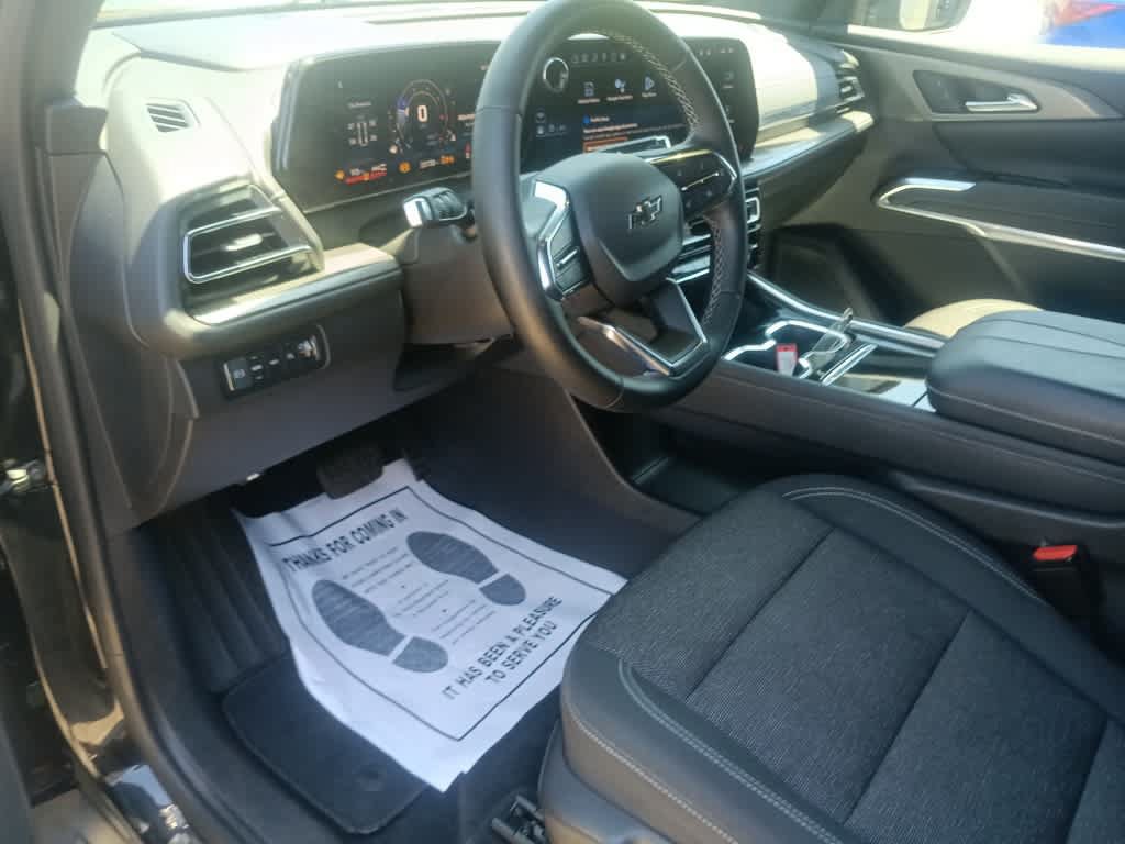 Used 2024 Chevrolet Traverse LS w/ Midnight/Sport Edition AWD/4WD image 9