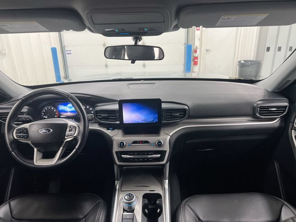 Used 2023 Ford Explorer XLT w/ Equipment Group 202A AWD/4WD image 10