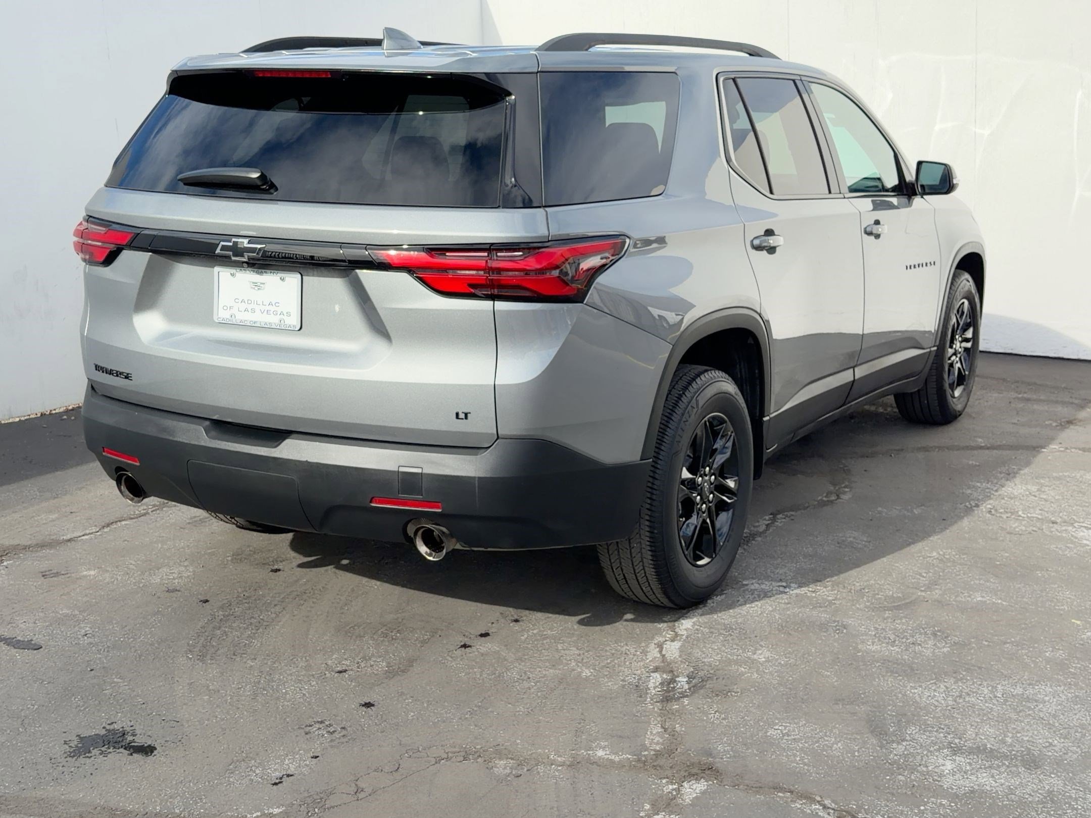 Used 2023 Chevrolet Traverse LT image 7