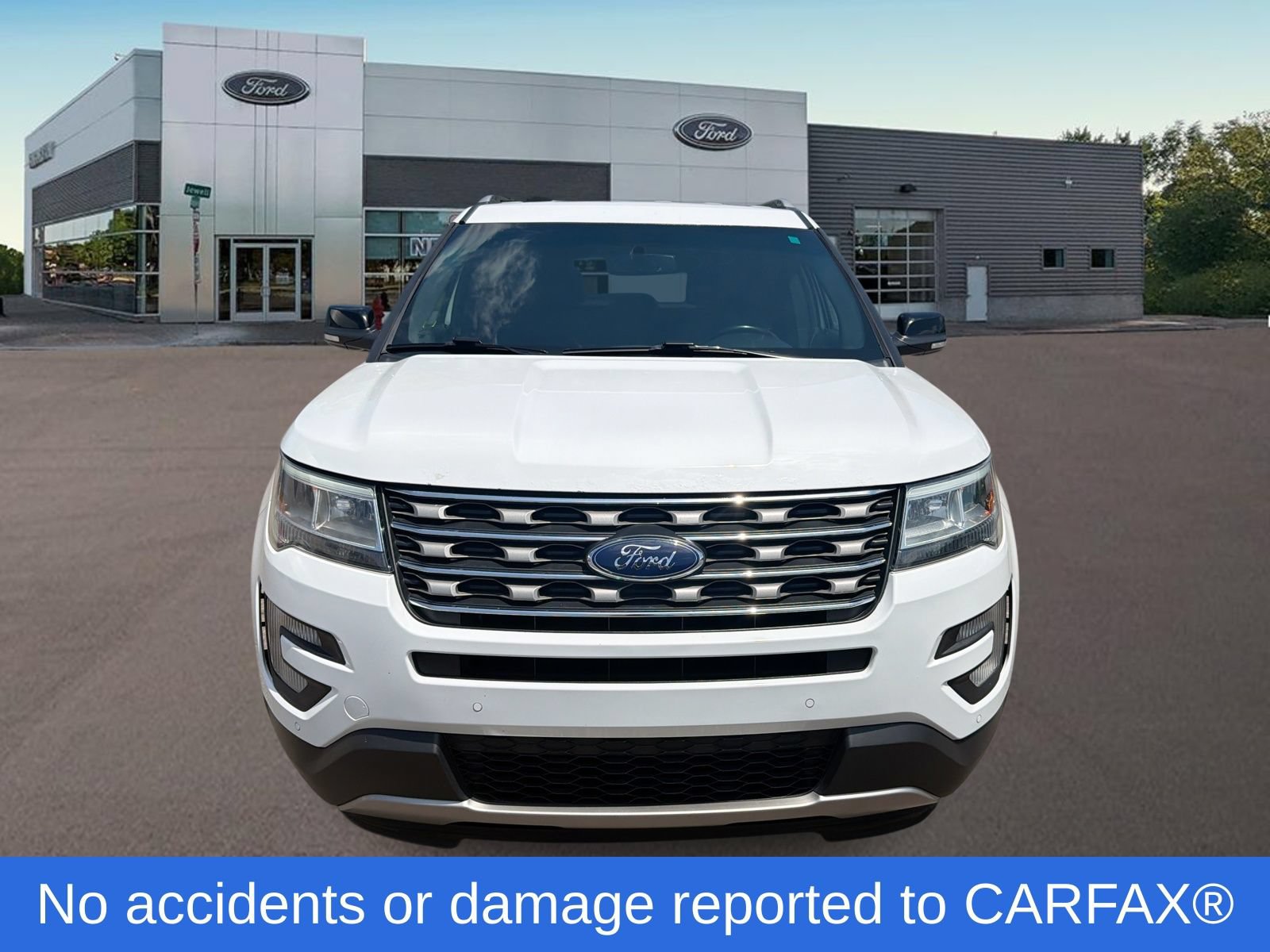 Used 2017 Ford Explorer XLT w/ Equipment Group 202A AWD/4WD image 3