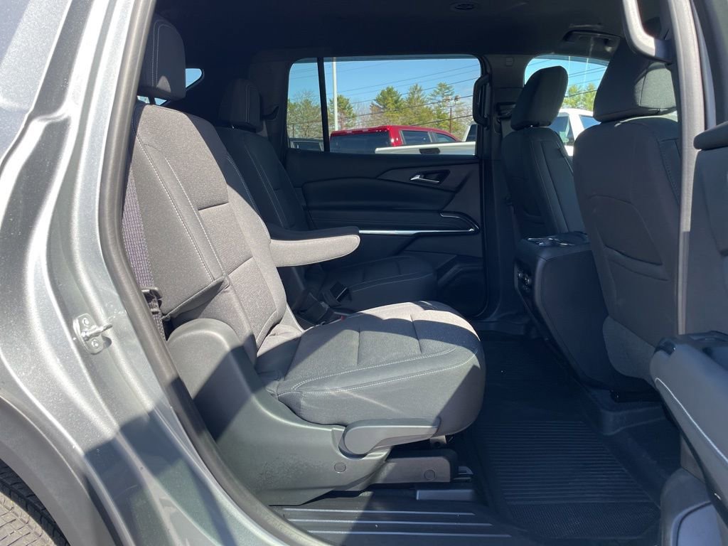 Used 2025 Chevrolet Traverse LT w/ LPO, Floor Liner Package FWD image 33