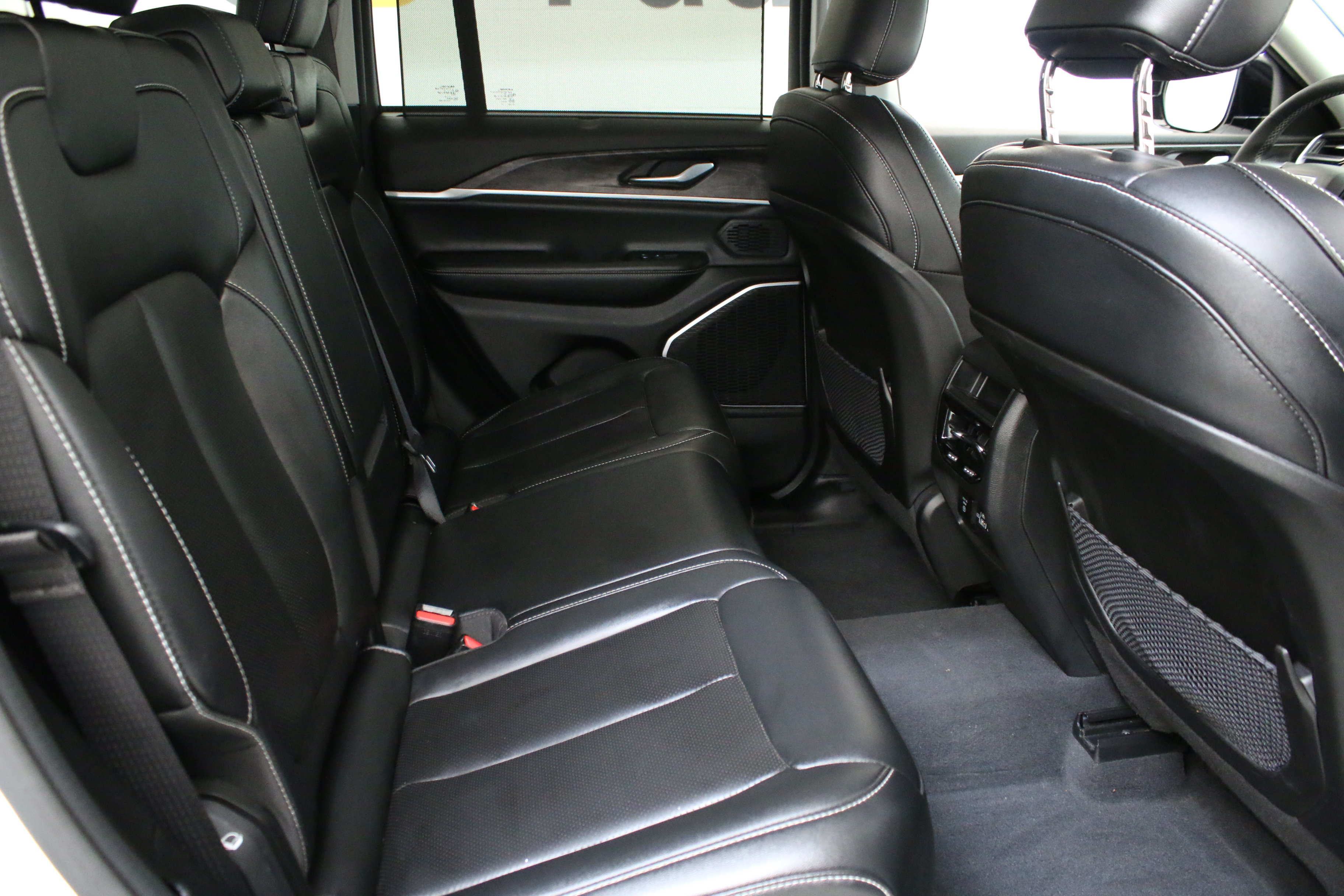 Used 2023 Jeep Grand Cherokee 30th Anniversary AWD/4WD image 32