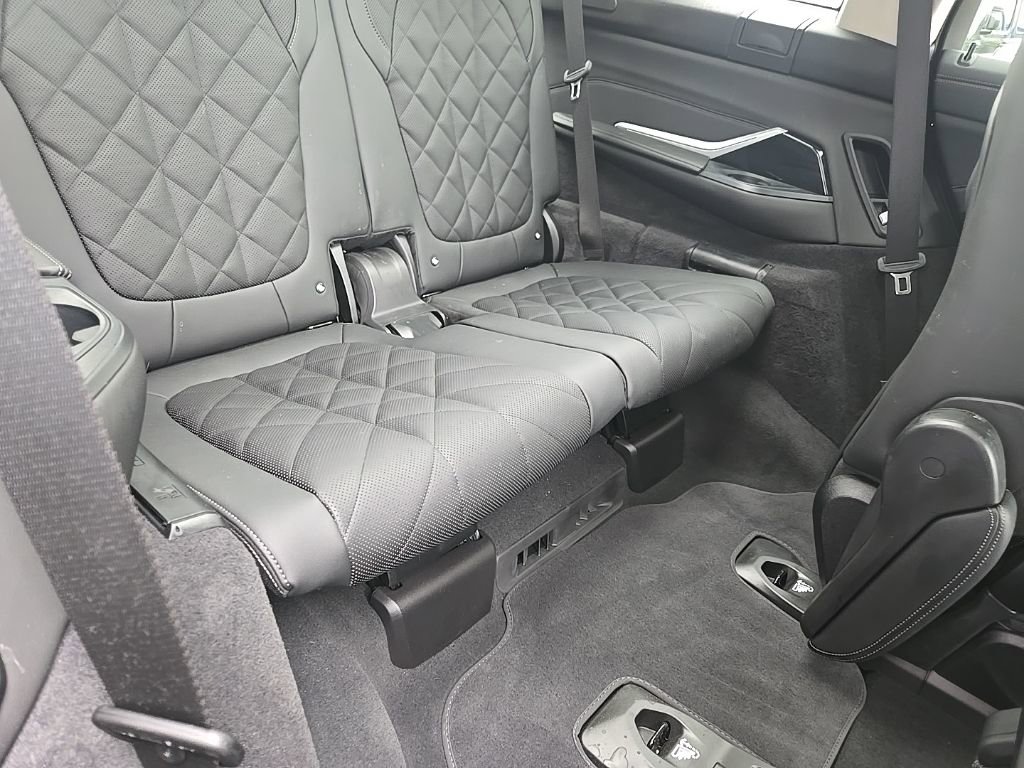 Used 2024 BMW X7 xDrive40i w/ Climate Comfort Package image 91
