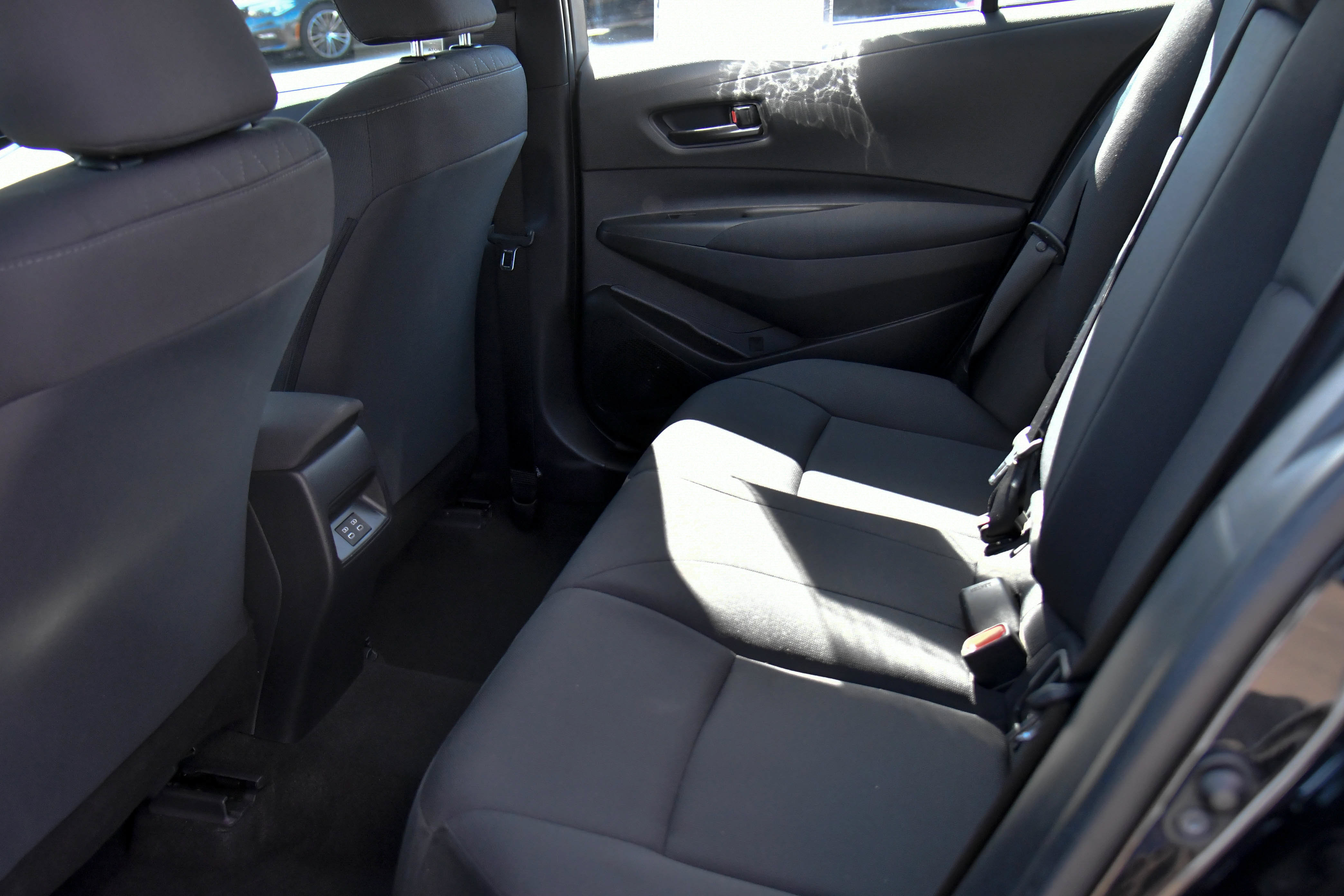 Used 2025 Toyota Corolla LE FWD image 34