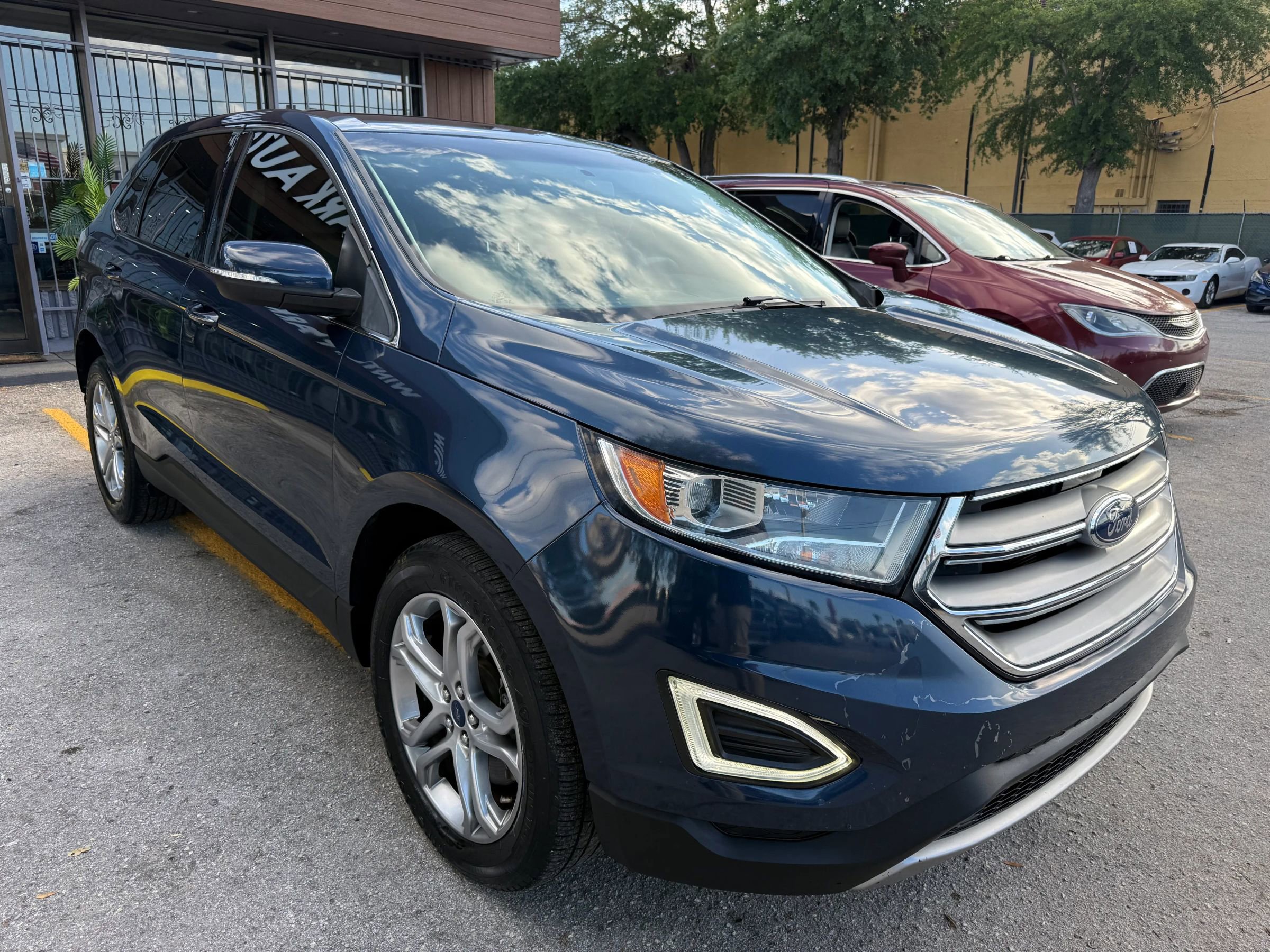 Used 2017 Ford Edge Titanium w/ Technology Package AWD/4WD image 3