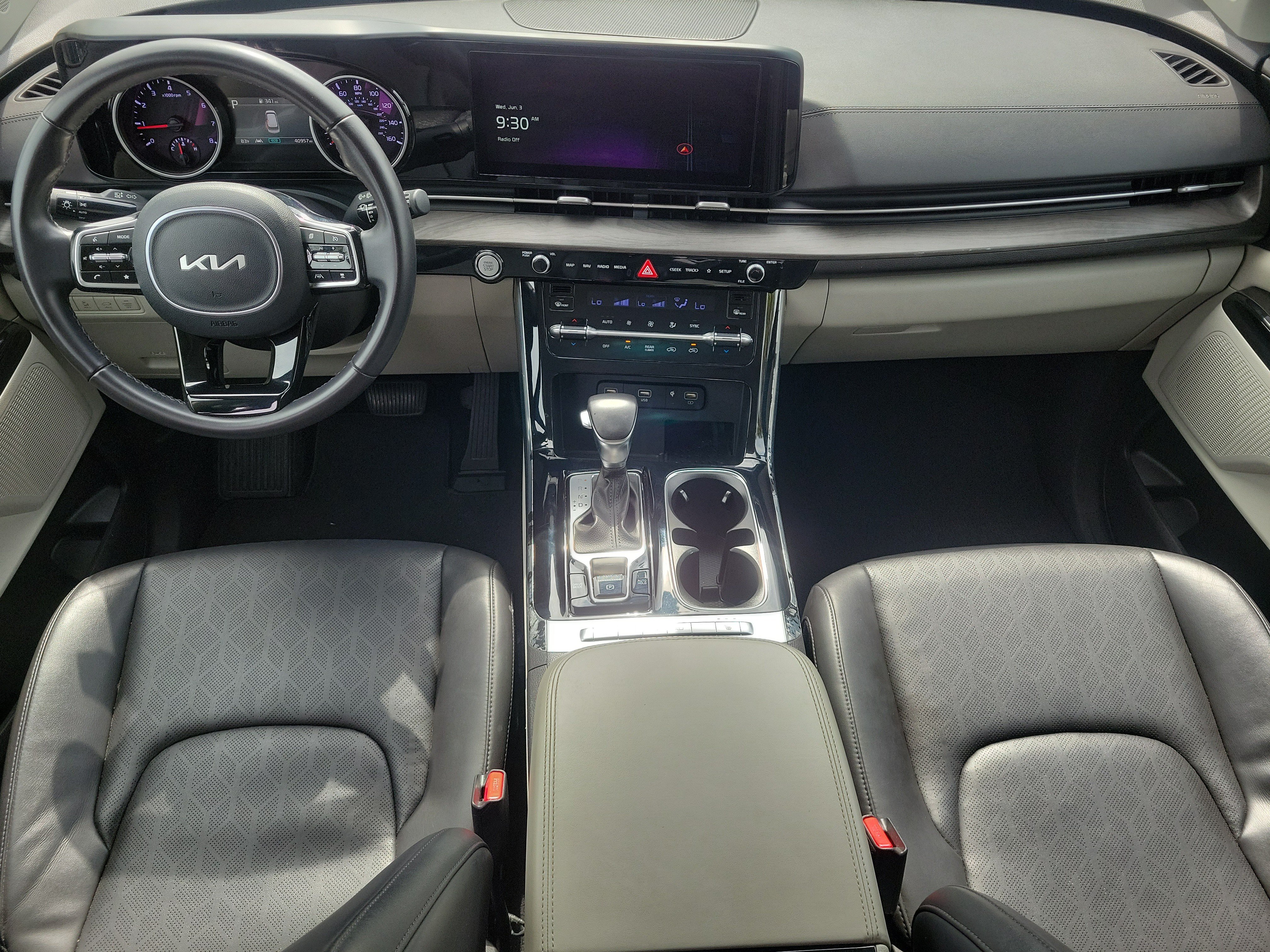 Used 2024 Kia Carnival EX FWD image 17