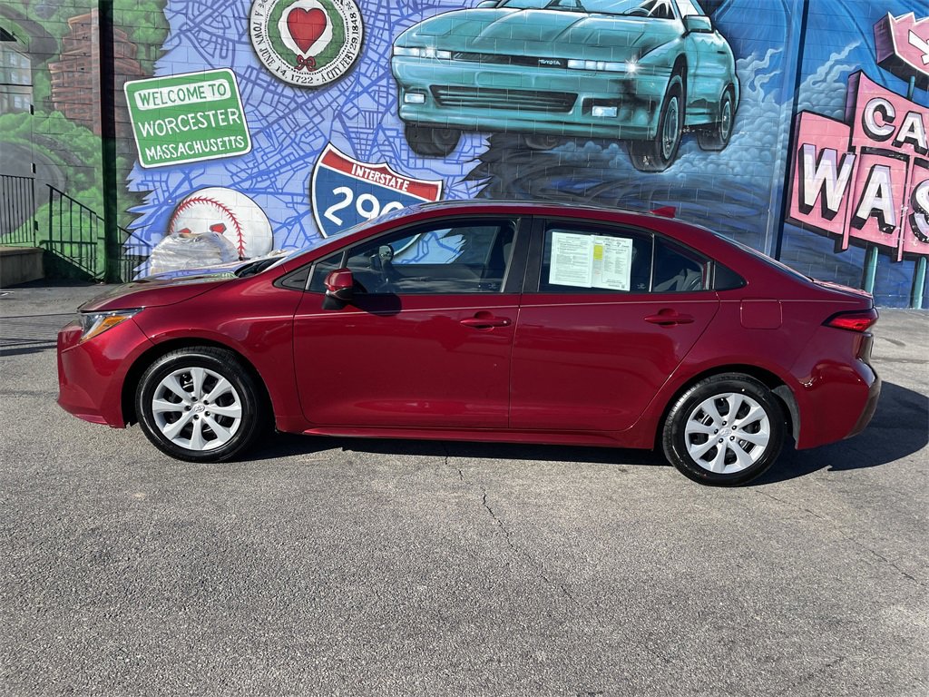 Used 2022 Toyota Corolla LE image 2
