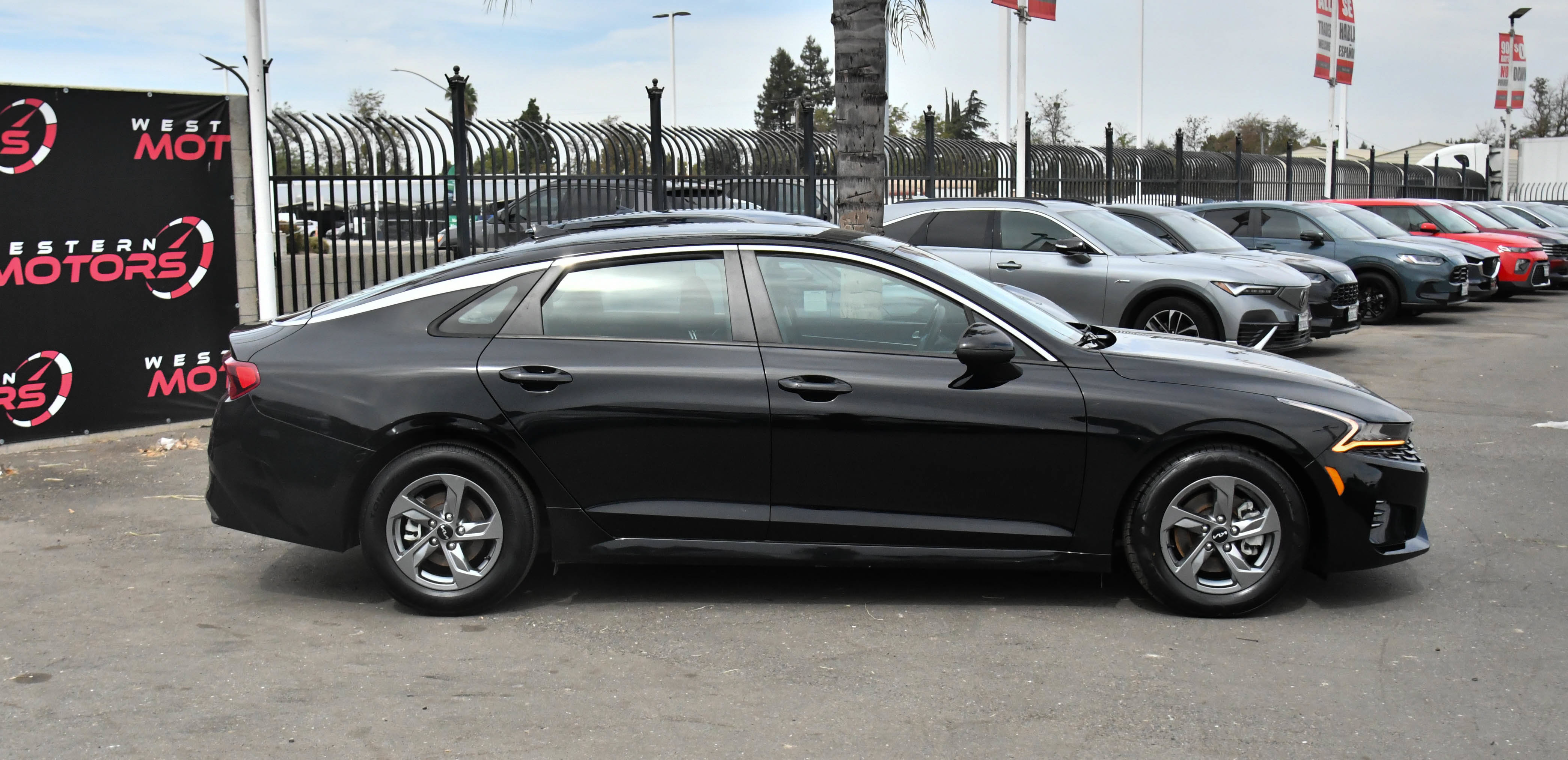 Used 2023 Kia K5 LXS FWD image 9