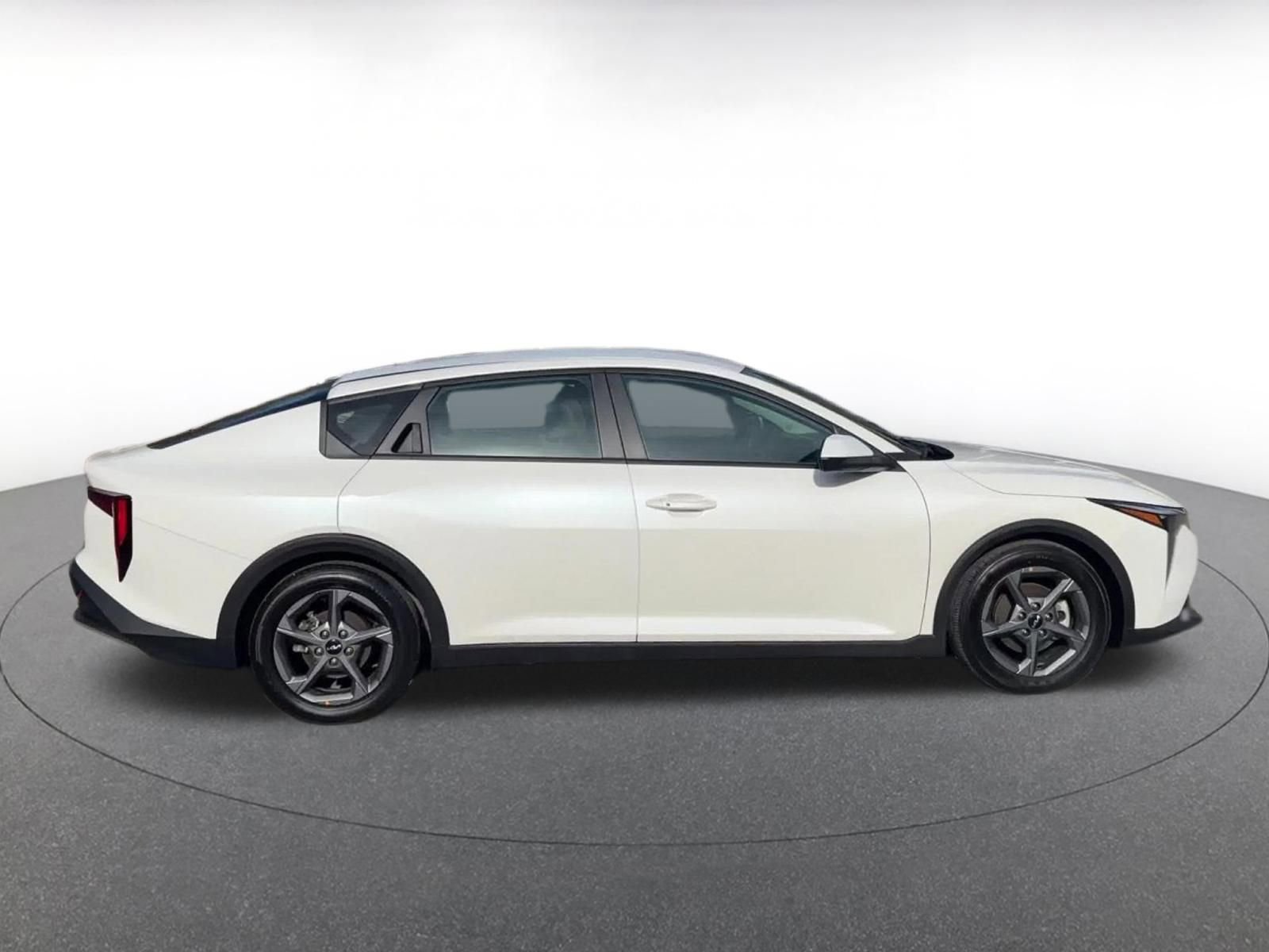 Used 2025 Kia K4 LXS image 16