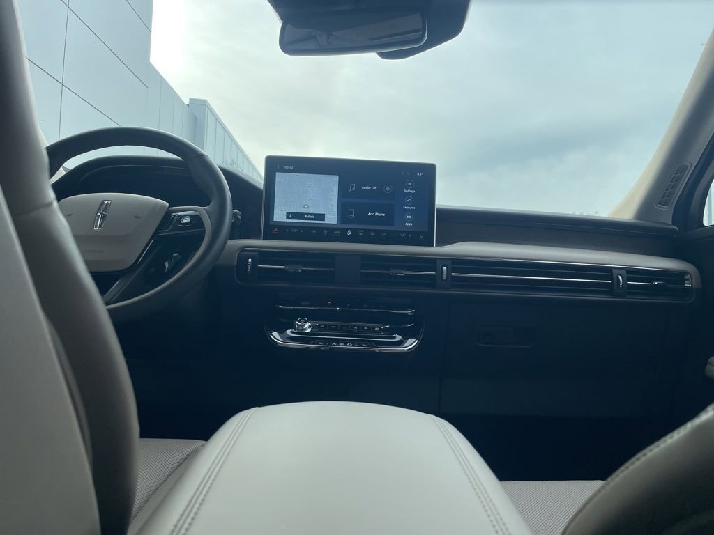 Used 2023 Lincoln Corsair Reserve w/ Rear Removable Package Tray image 24