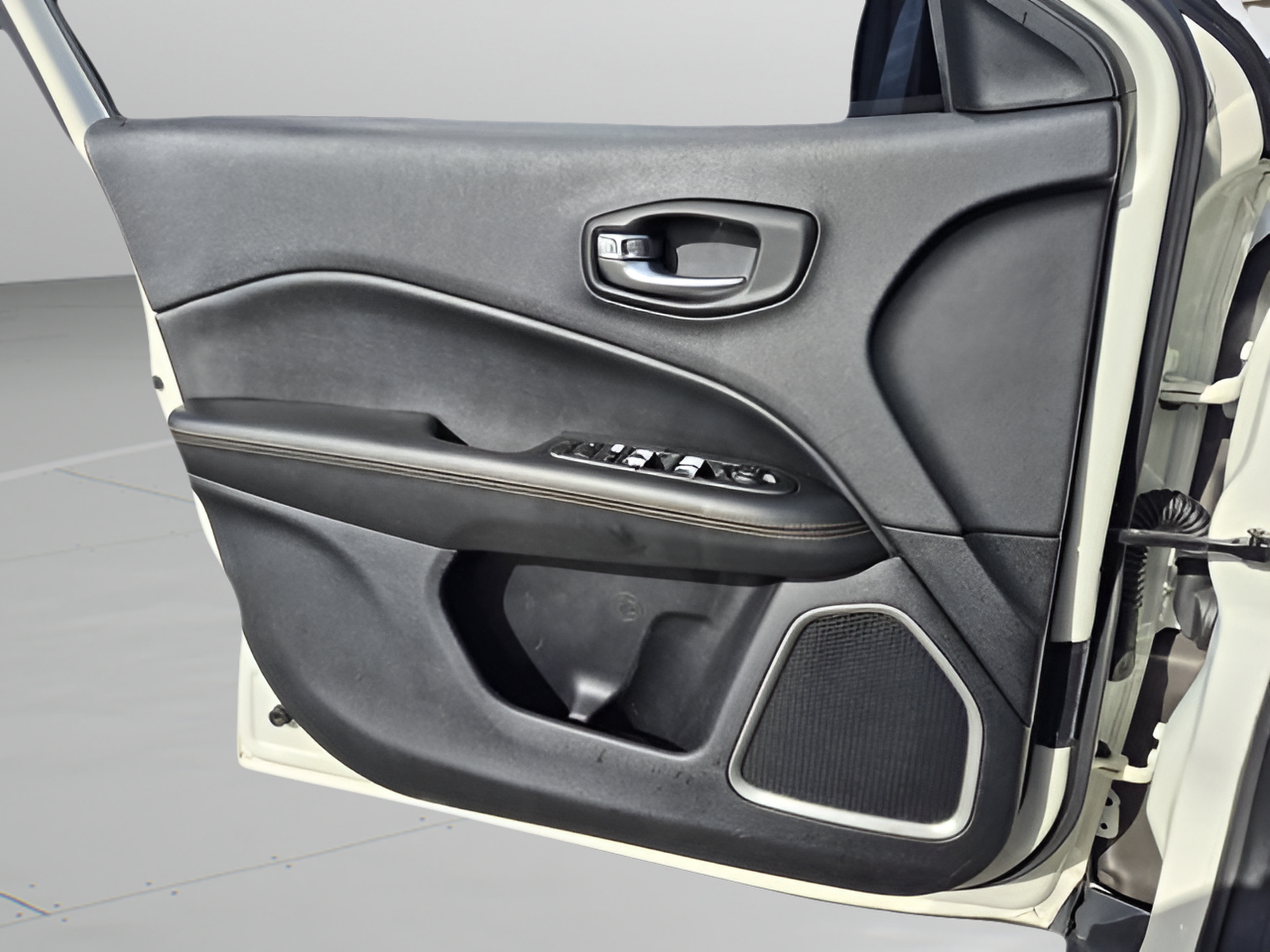 Used 2020 Jeep Compass Limited FWD image 23