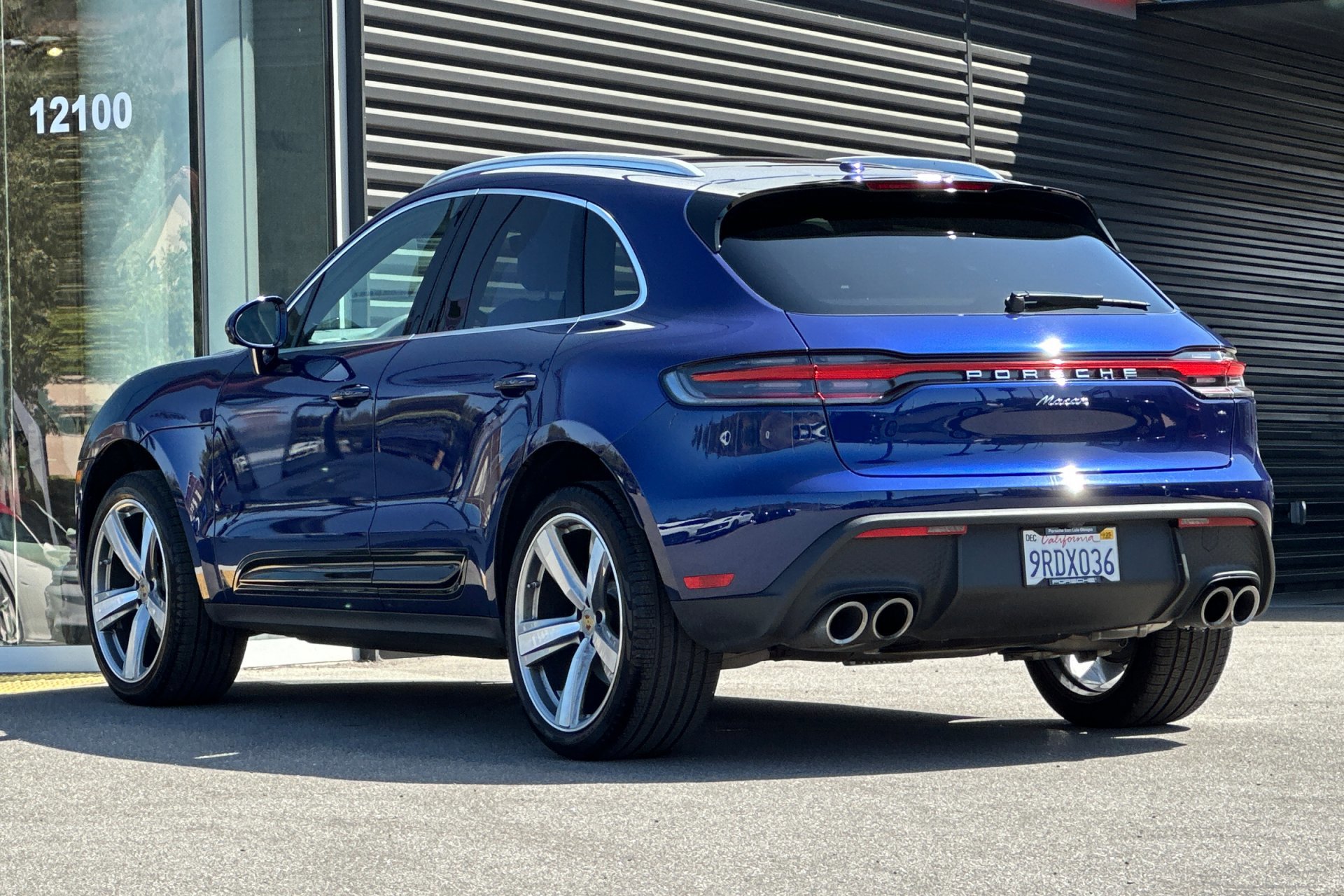 Used 2025 Porsche Macan image 3