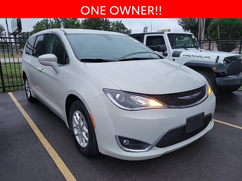 Used 2020 Chrysler Pacifica Touring FWD image 3
