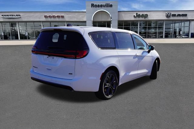 New 2026 Chrysler Pacifica Select AWD/4WD image 3