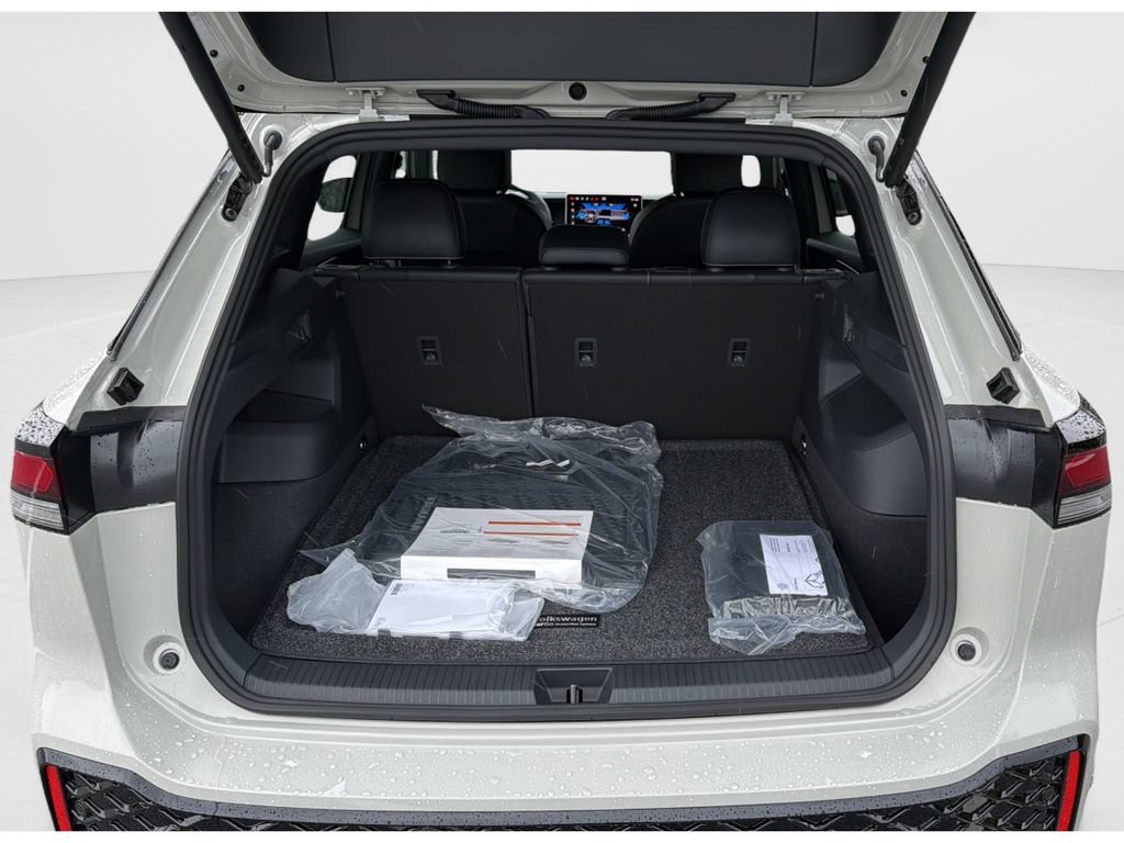 New 2026 Volkswagen Tiguan SE R-Line FWD image 12