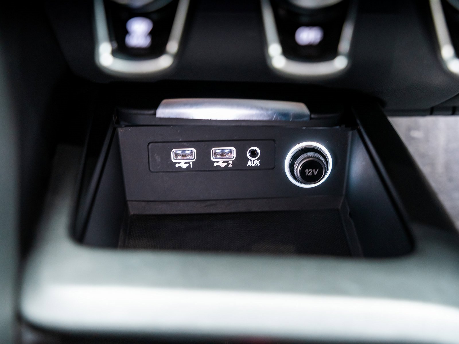 Used 2018 Audi R8 V10 w/ Premium Package image 63