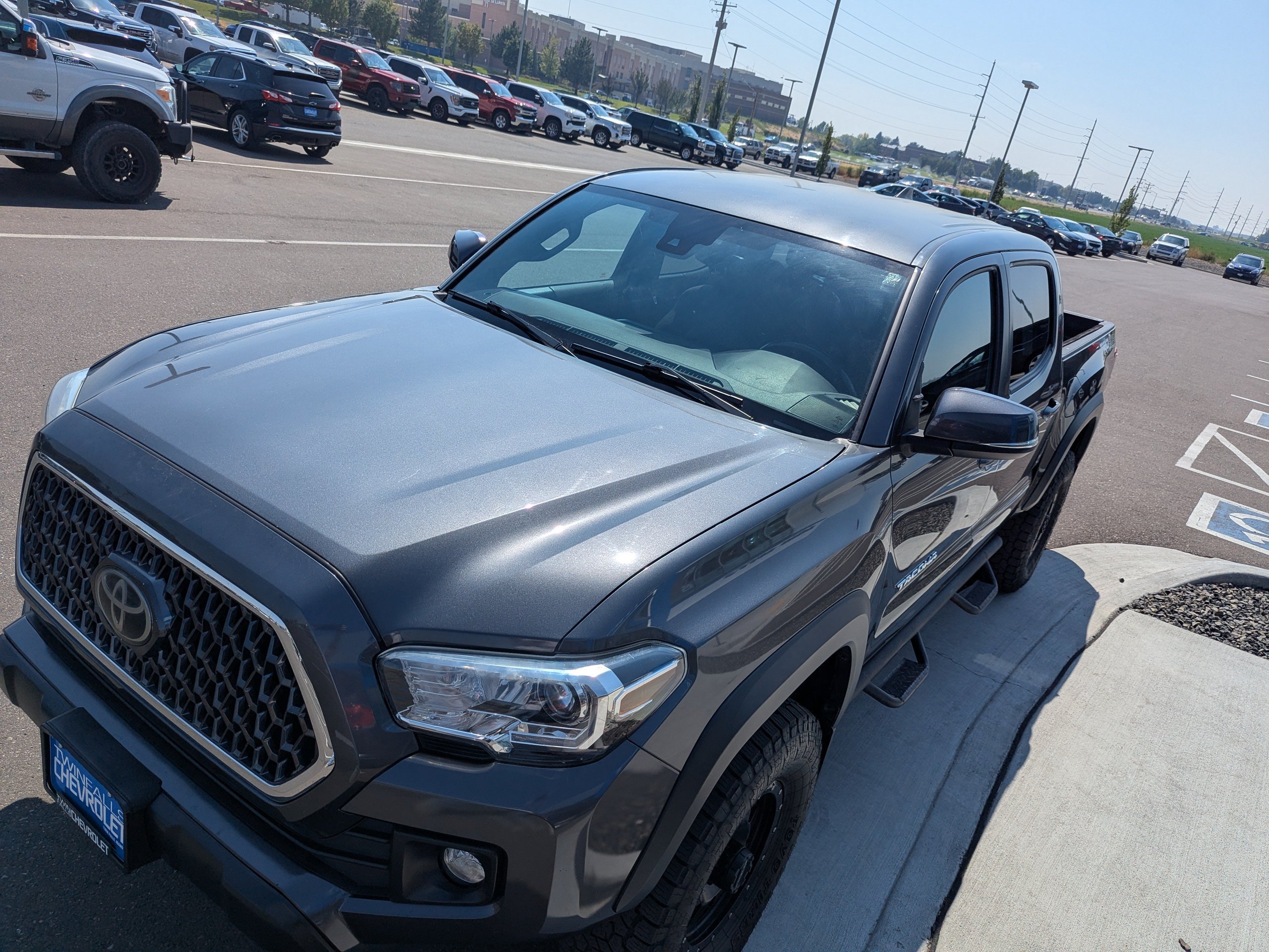 Used 2018 Toyota Tacoma TRD Off-Road w/ Technology Package AWD/4WD image 8