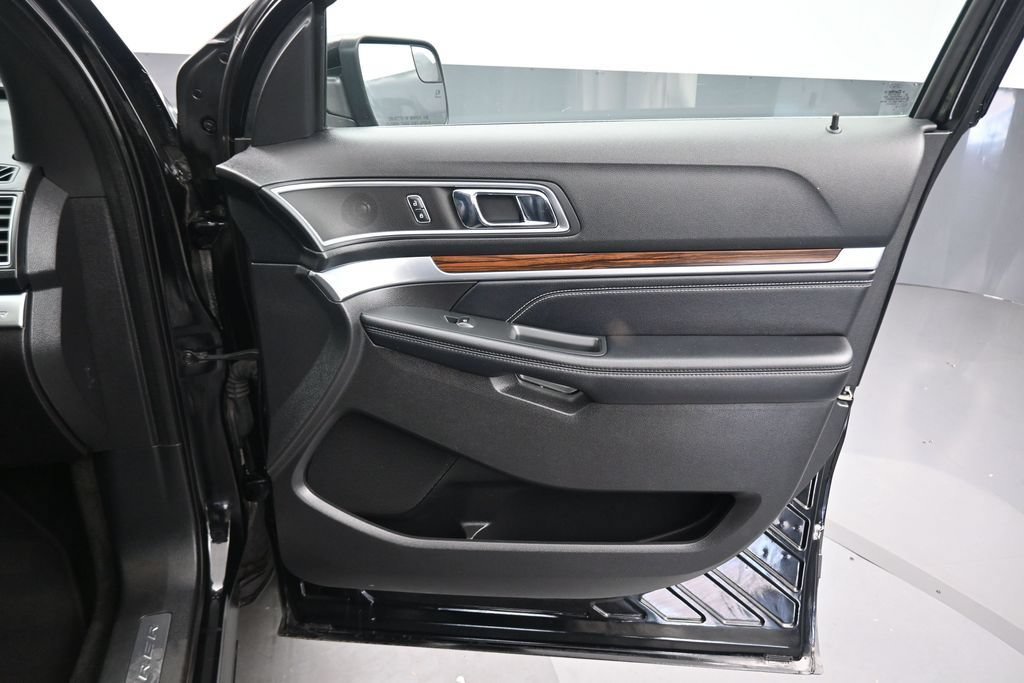 Used 2017 Ford Explorer Limited AWD/4WD image 52