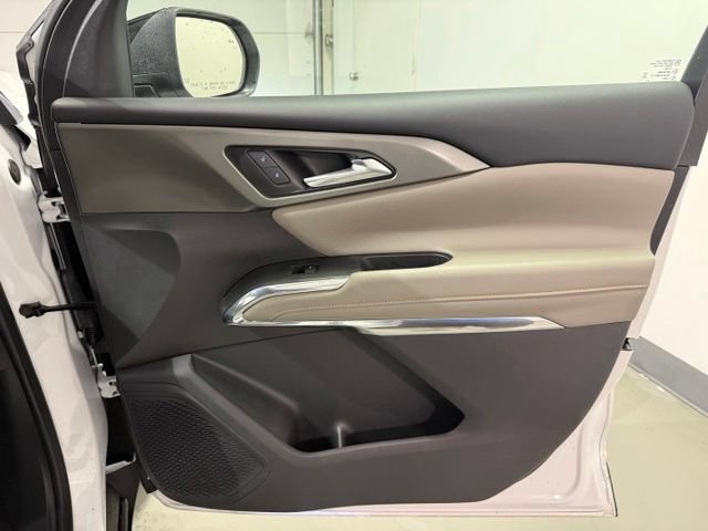 Used 2026 Chevrolet Traverse LT w/ Driver Confidence Package FWD image 29