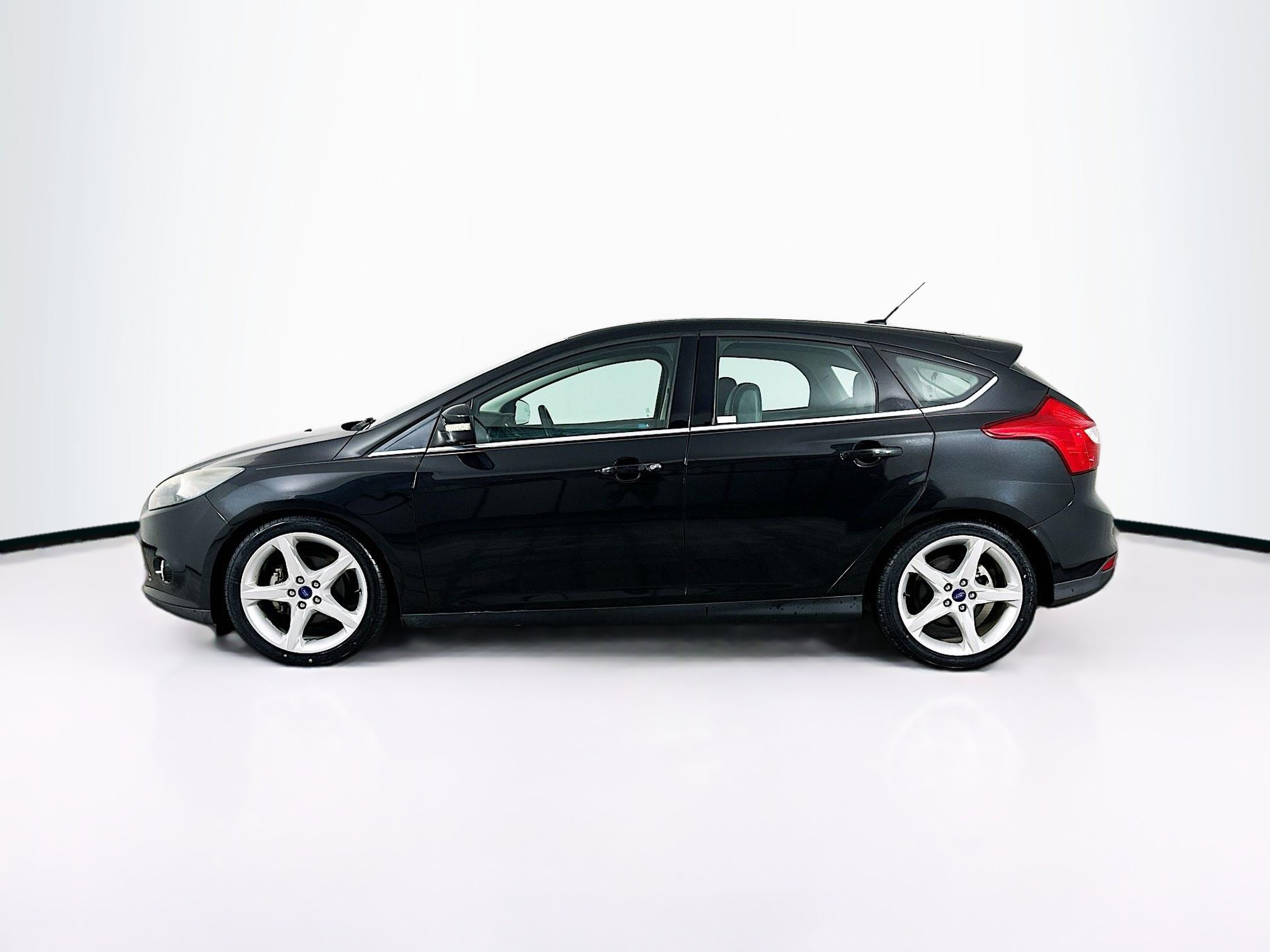 Used 2014 Ford Focus Titanium FWD image 4