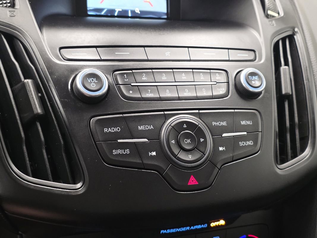 Used 2018 Ford Focus SE w/ Cold Weather Package FWD image 33