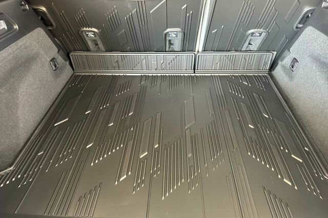 New 2026 Cadillac Lyriq Sport w/ LPO, Floor Liner Package image 15