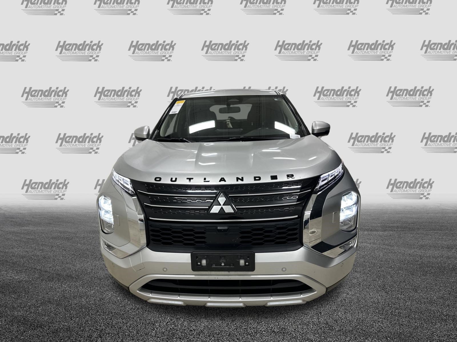 Used 2024 Mitsubishi Outlander SE AWD/4WD image 3