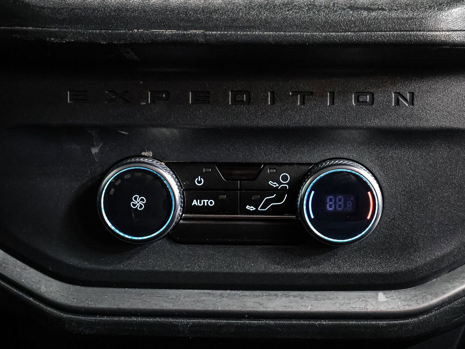 Certified 2025 Ford Expedition Active image 27