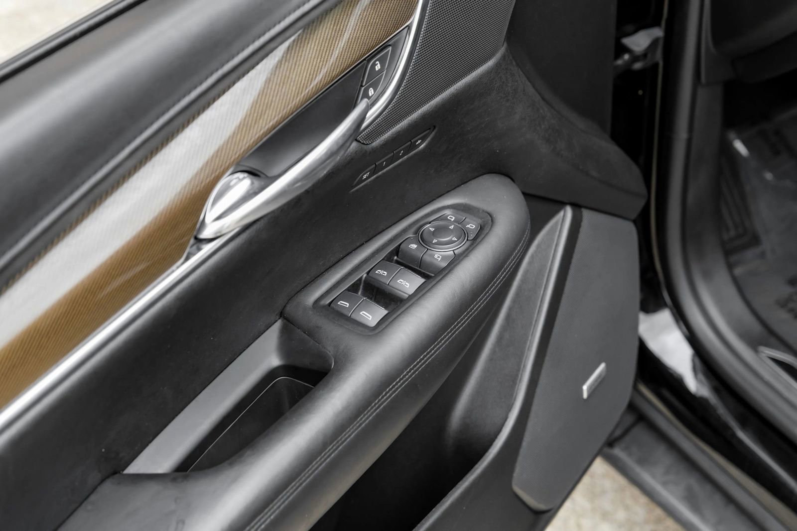 Used 2017 Cadillac XT5 Platinum image 54