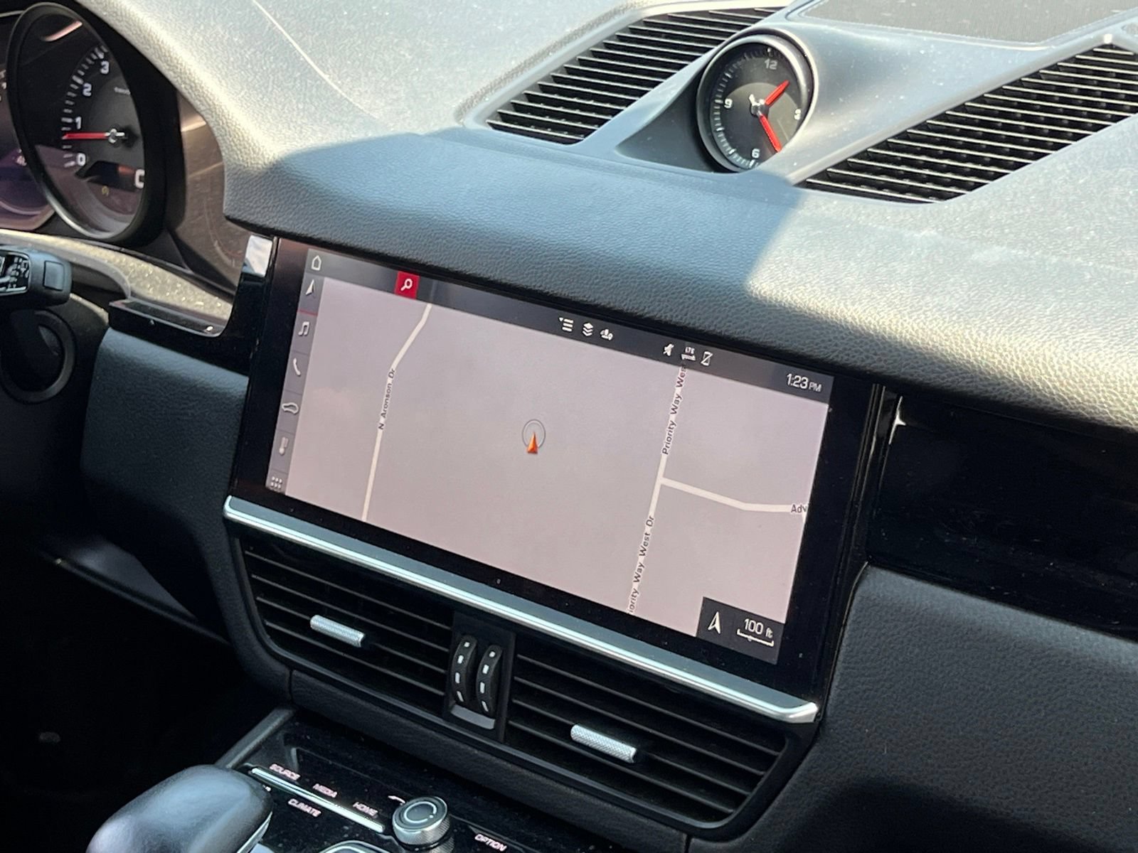 Certified 2020 Porsche Cayenne AWD/4WD image 33