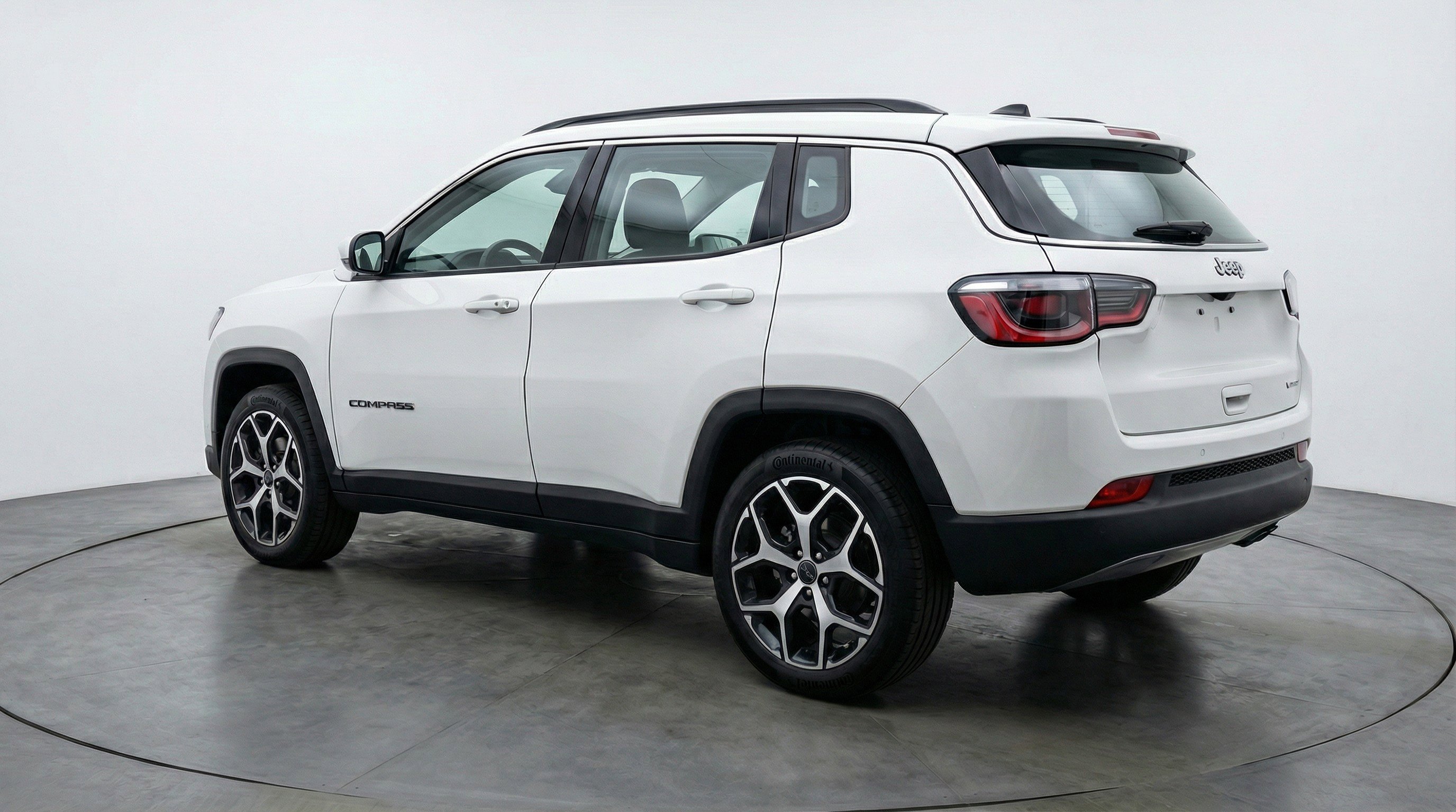 Used 2025 Jeep Compass Limited image 6