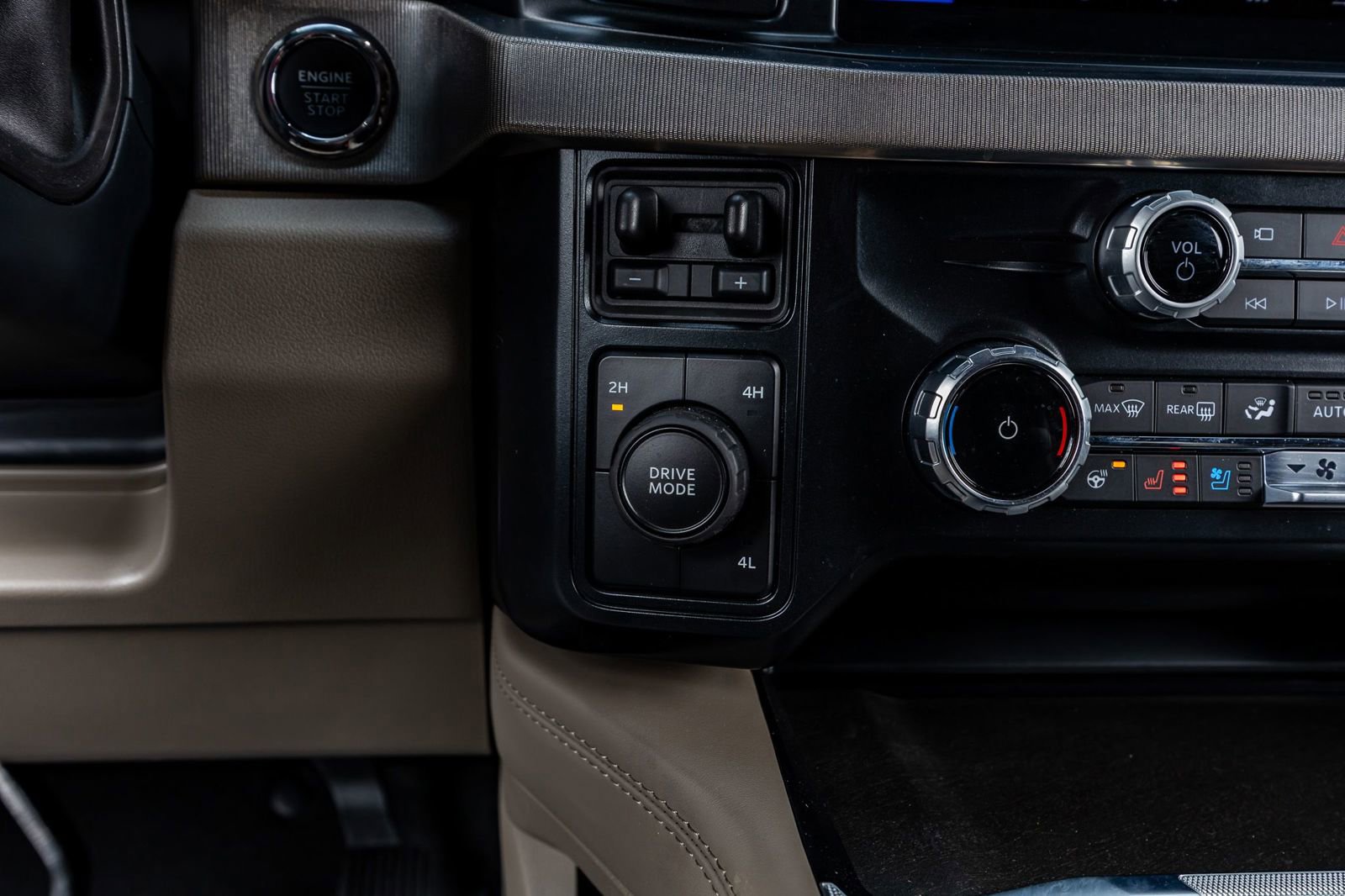 Used 2025 Ford F450 Platinum w/ Platinum Plus Package image 23