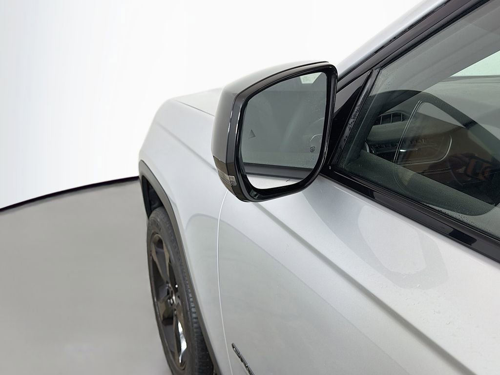 Used 2023 Jeep Grand Cherokee L Laredo image 27