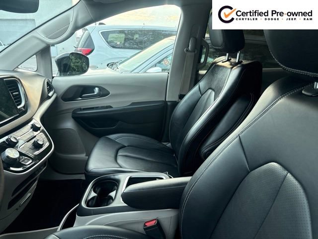 Used 2024 Chrysler Pacifica Touring-L FWD image 5