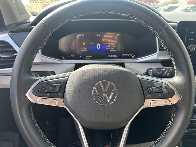 Used 2025 Volkswagen Taos SE AWD/4WD image 12
