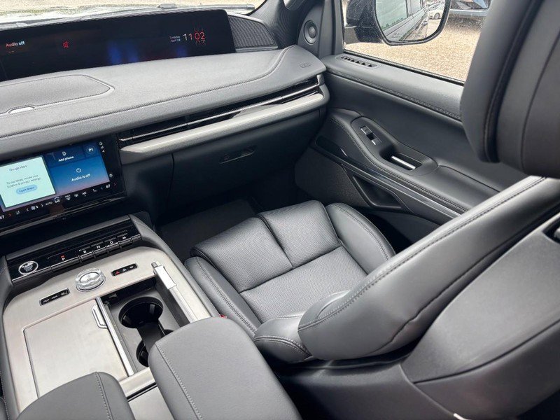 New 2026 Lincoln Navigator Reserve AWD/4WD image 14