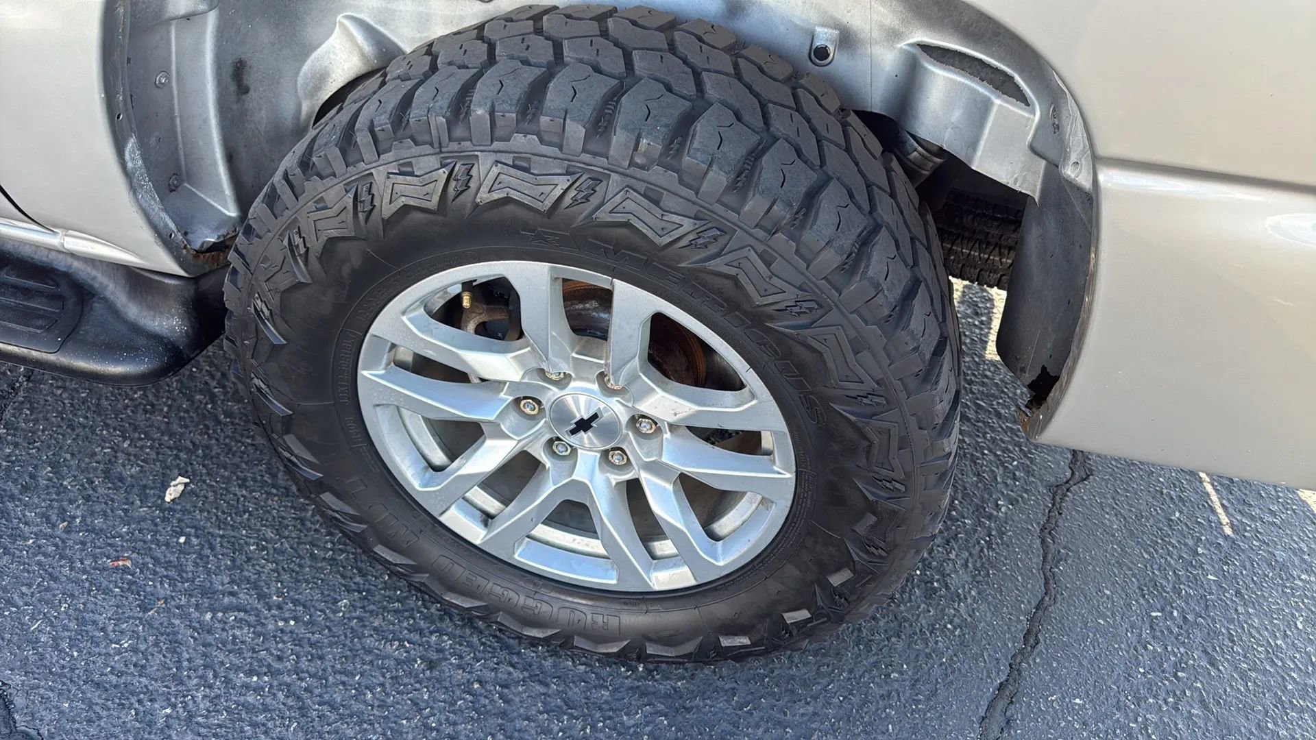 Used 2005 Chevrolet Suburban LS w/ Cargo Package image 22