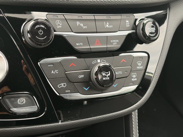 New 2026 Chrysler Pacifica Limited w/ Uconnect Theater Family Group FWD image 21